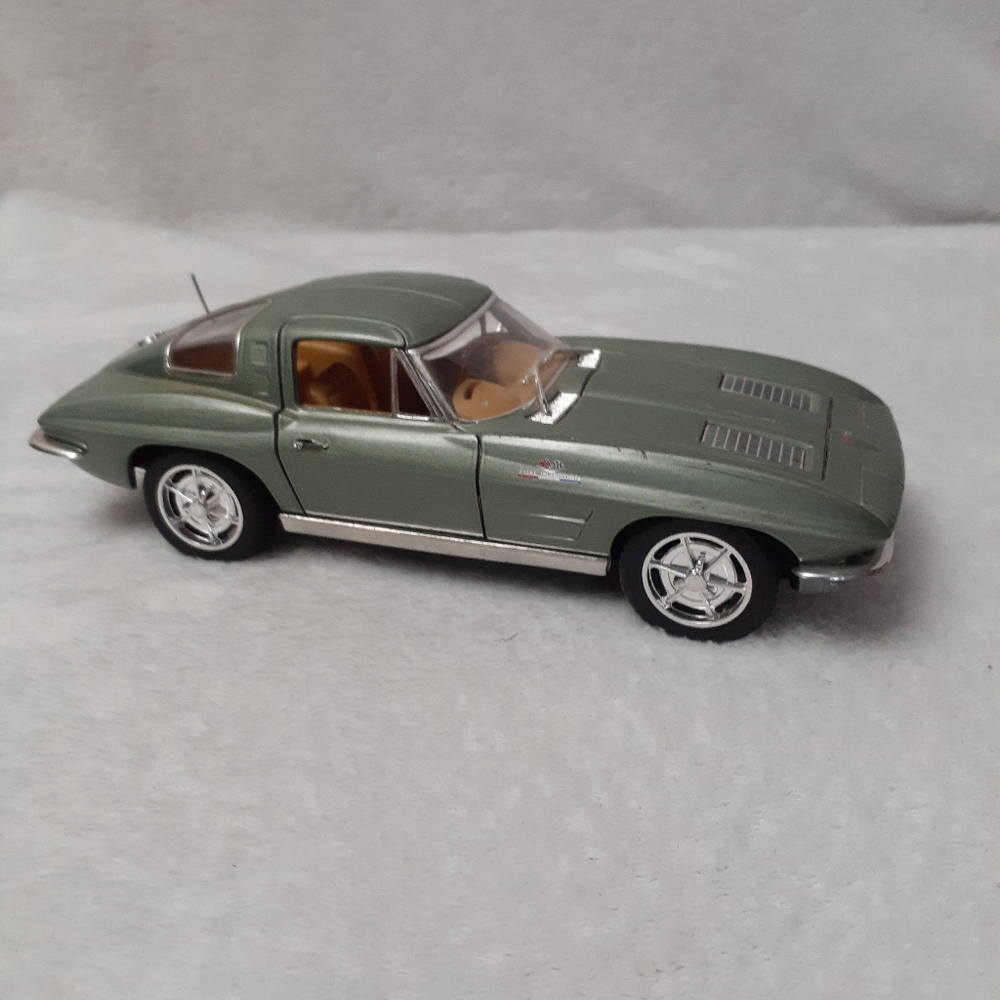 Vintage 1963 Chevrolet Corvette Sting Ray  Collectible  Model Car